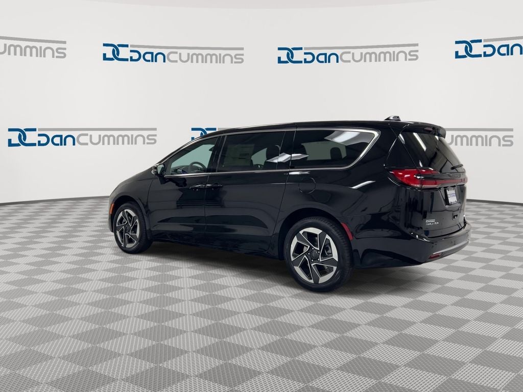 2027 Chrysler Pacifica Limited