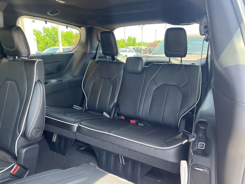 2027 Chrysler Pacifica Limited