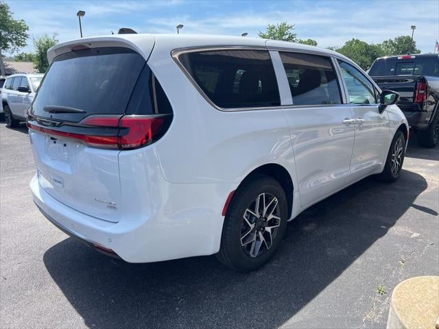 2027 Chrysler Pacifica Limited