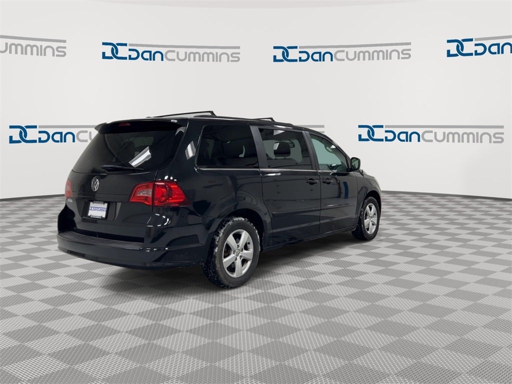 2011 Volkswagen Routan SE