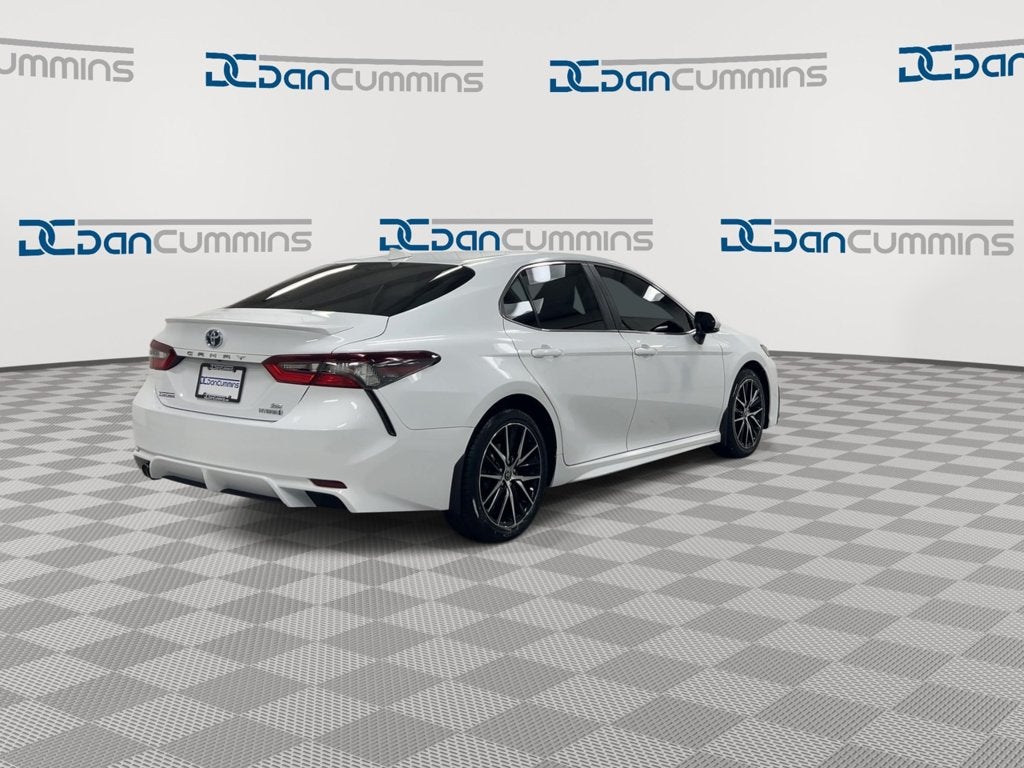 2022 Toyota Camry Hybrid SE
