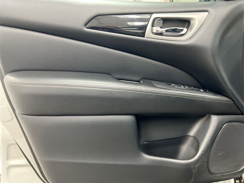 2020 Nissan Pathfinder SV