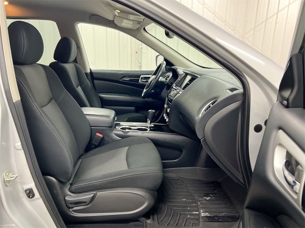 2020 Nissan Pathfinder SV