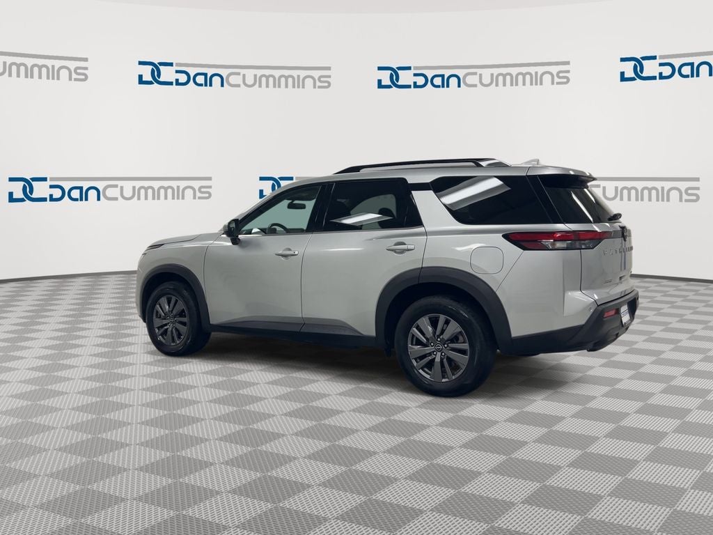2024 Nissan Pathfinder SV