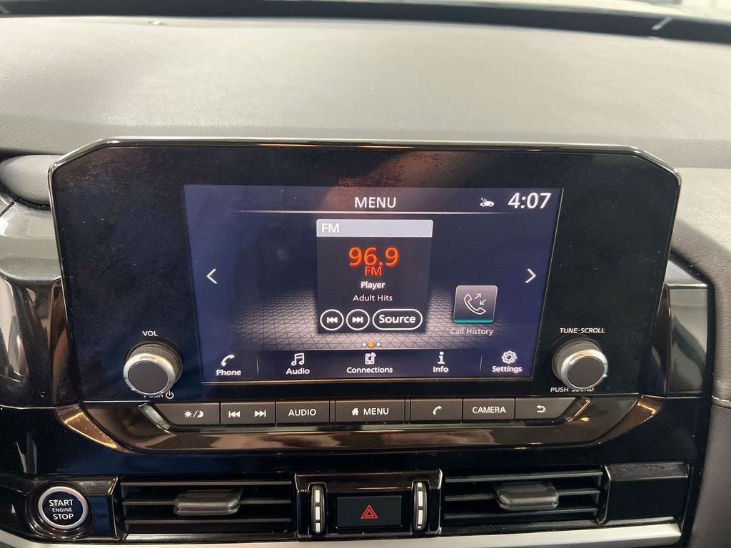 2022 Nissan Pathfinder SV