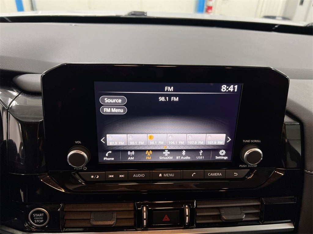 2024 Nissan Pathfinder SV