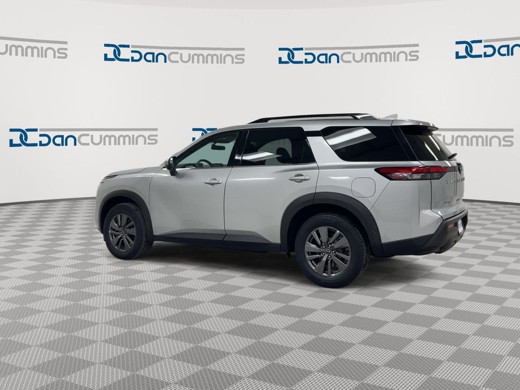 2024 Nissan Pathfinder SV