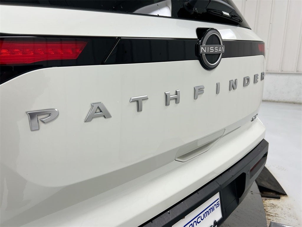 2024 Nissan Pathfinder SV