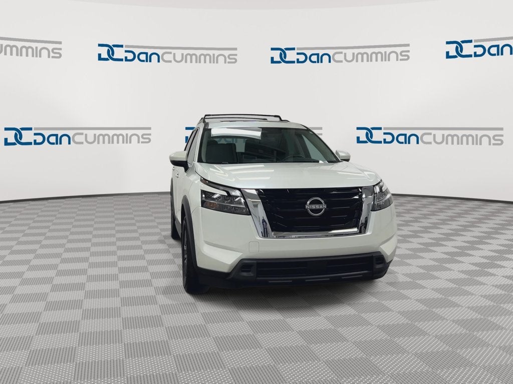 2022 Nissan Pathfinder SV