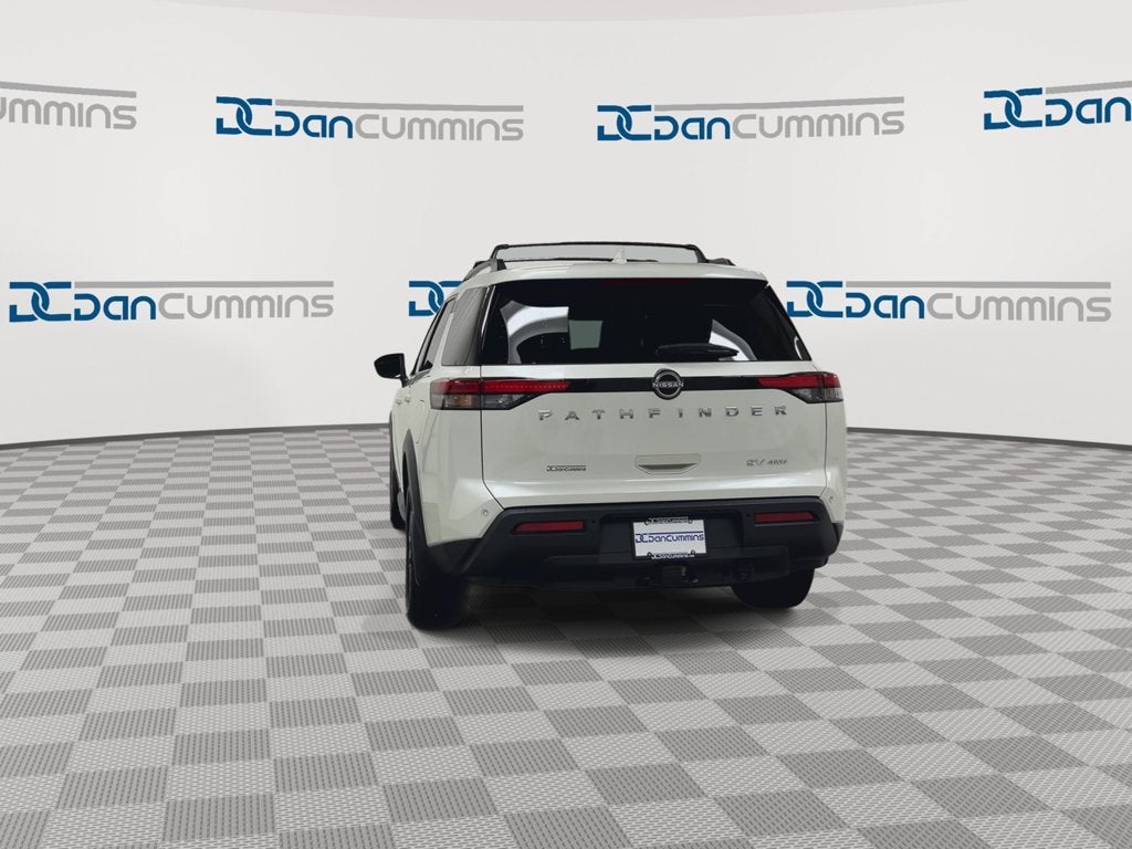 2022 Nissan Pathfinder SV