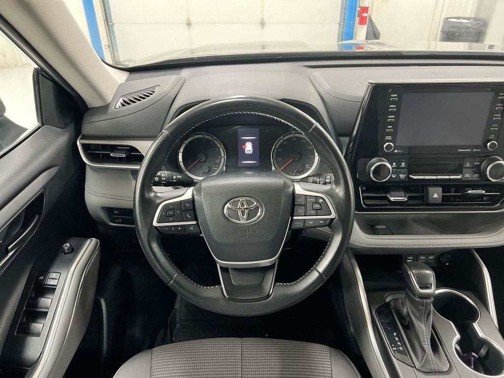 2022 Toyota Highlander LE