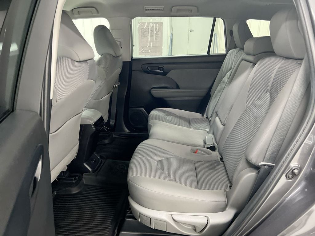 2022 Toyota Highlander LE