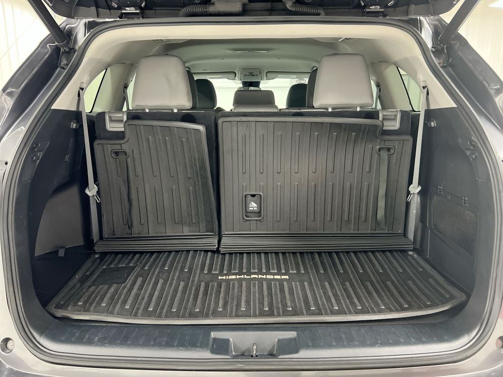 2022 Toyota Highlander LE