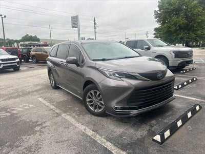 2021 Toyota Sienna XLE