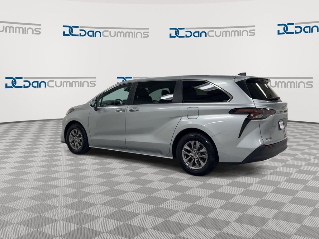 2023 Toyota Sienna XLE