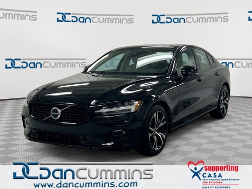 2023 Volvo S60 B5 Plus Dark Theme