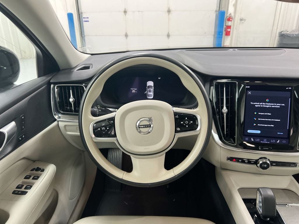 2023 Volvo S60 B5 Plus Dark Theme