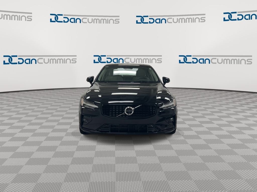 2023 Volvo S60 B5 Plus Dark Theme