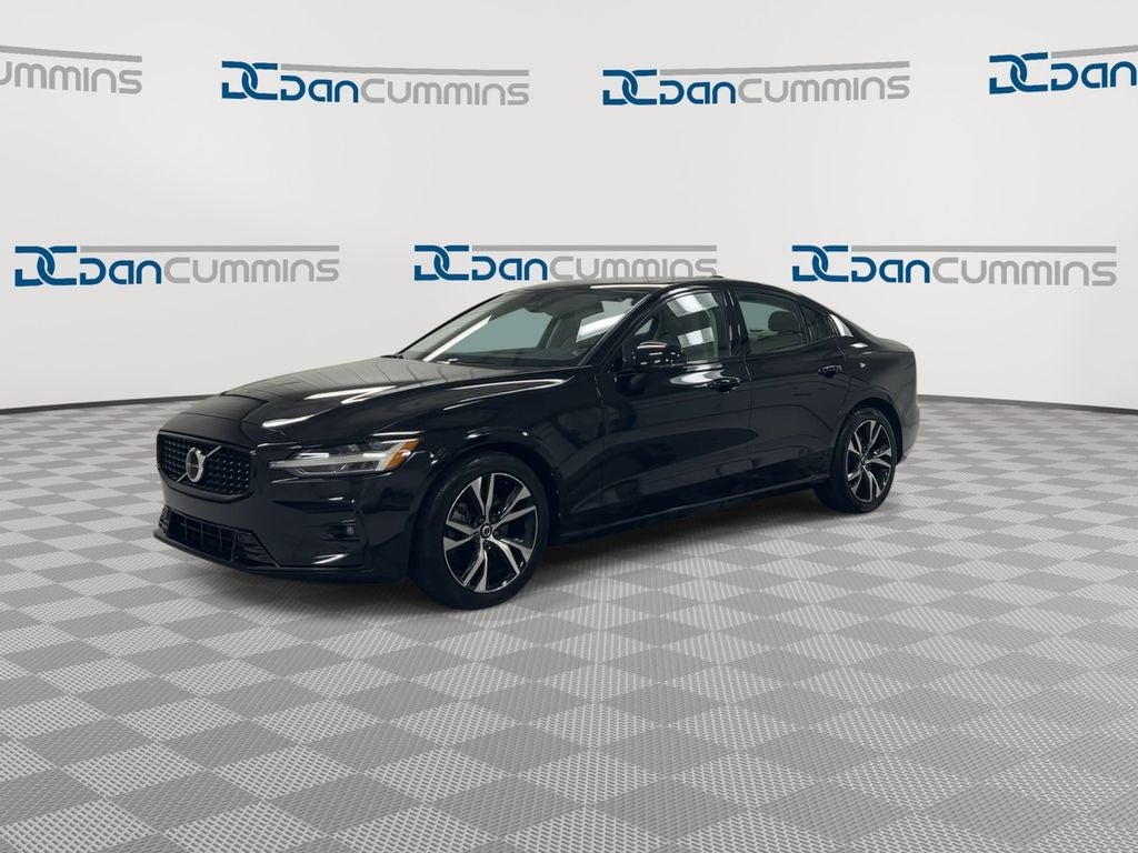 2023 Volvo S60 B5 Plus Dark Theme