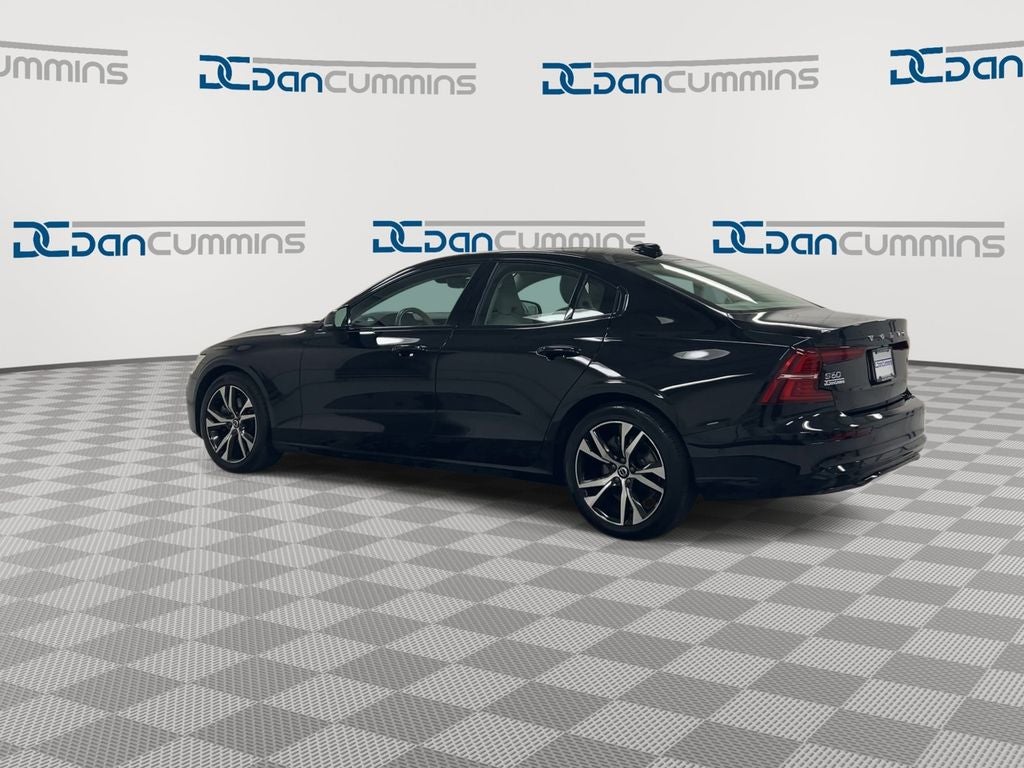 2023 Volvo S60 B5 Plus Dark Theme