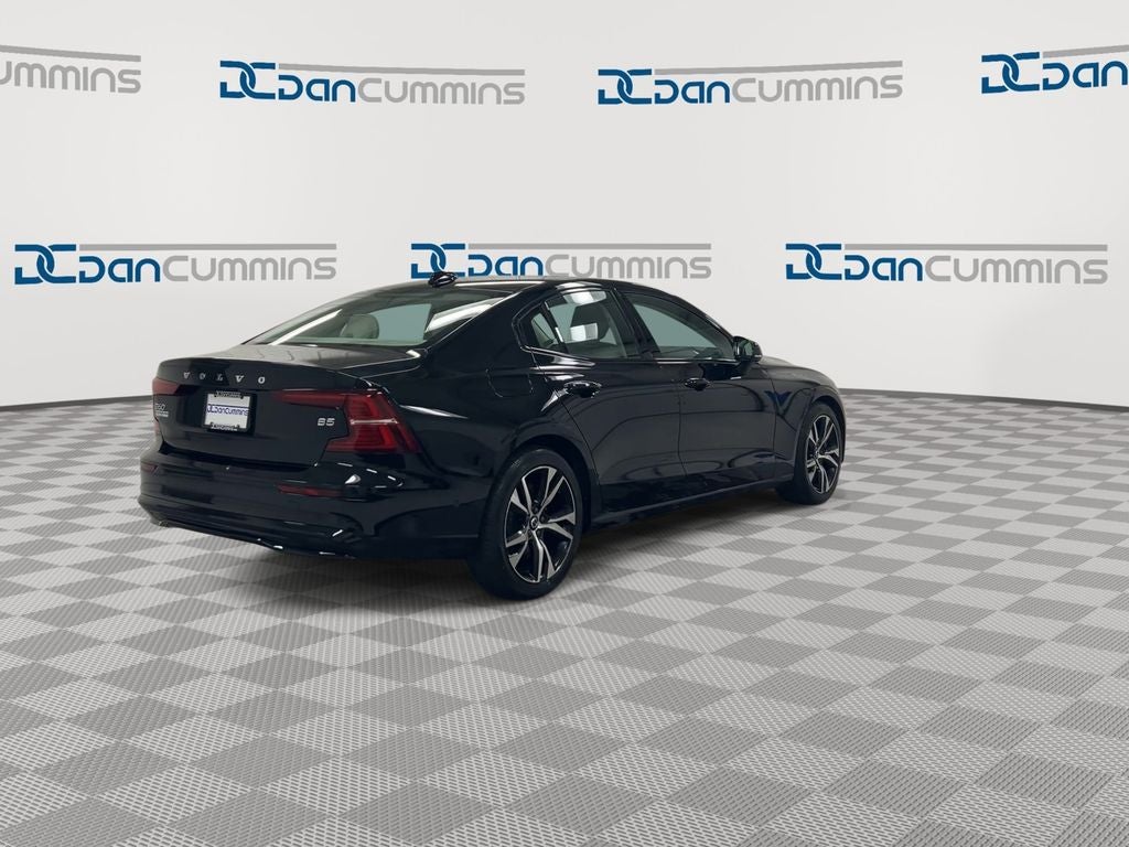2023 Volvo S60 B5 Plus Dark Theme