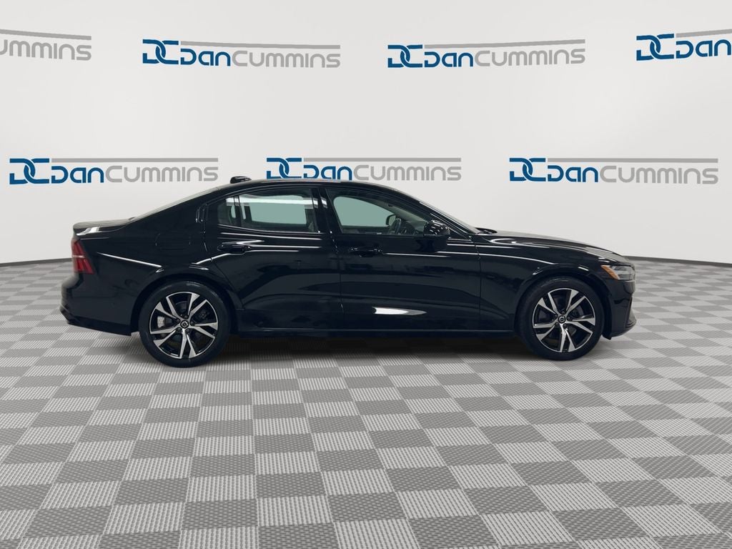2023 Volvo S60 B5 Plus Dark Theme