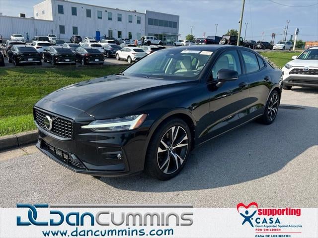 2023 Volvo S60 B5 Plus Dark Theme