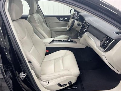 2023 Volvo S60 B5 Plus Dark Theme