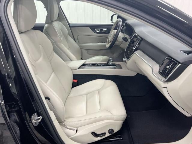 2023 Volvo S60 B5 Plus Dark Theme