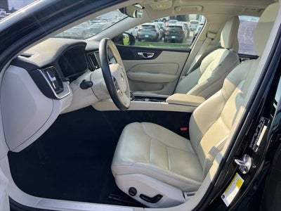 2023 Volvo S60 B5 Plus Dark Theme