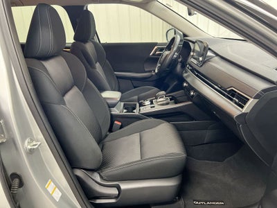 2024 Mitsubishi Outlander ES