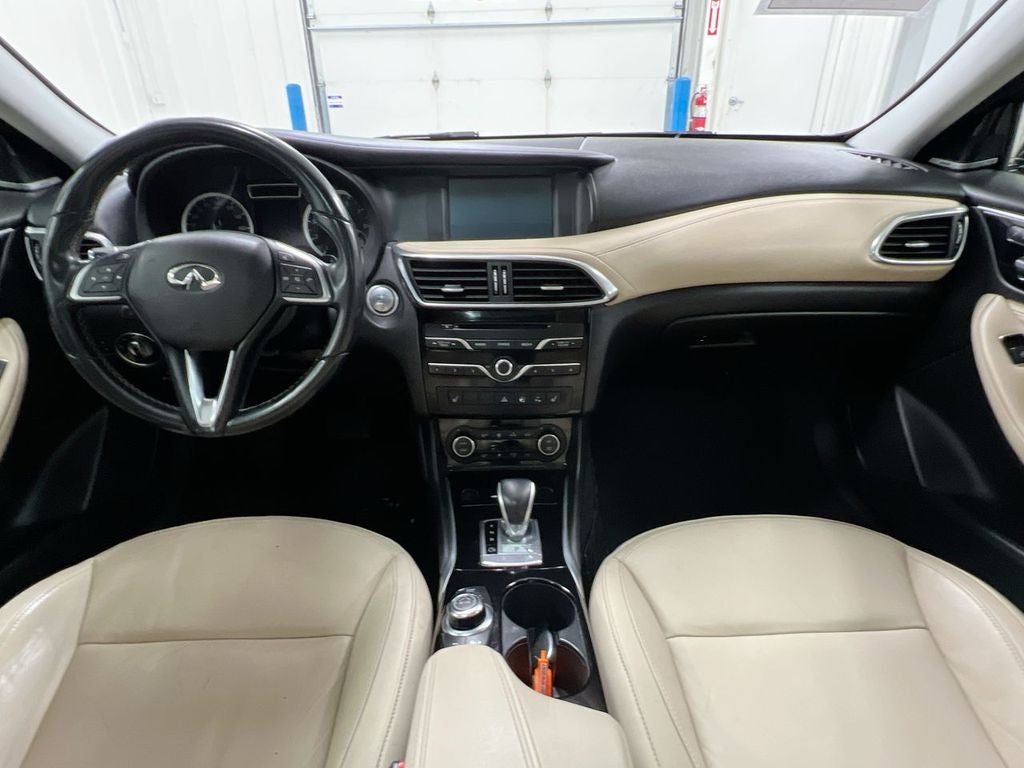 2017 INFINITI QX30 Premium