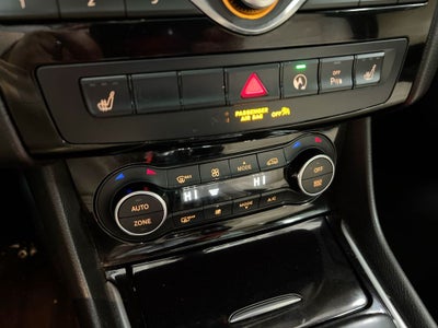 2017 INFINITI QX30 Premium