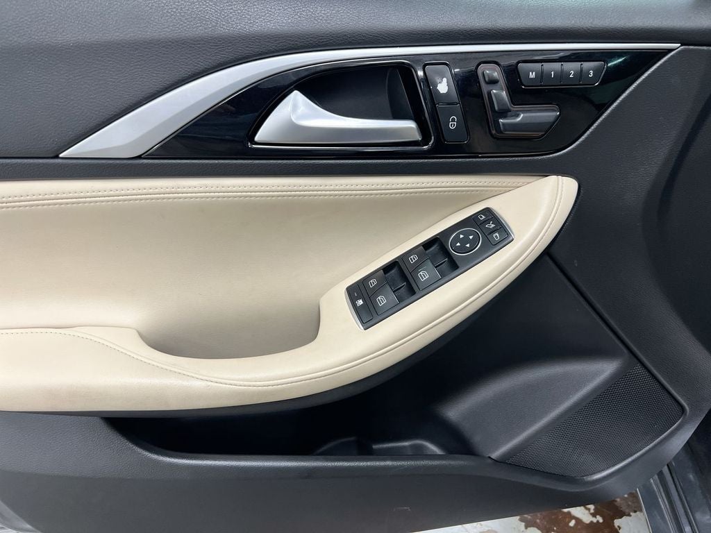 2017 INFINITI QX30 Premium