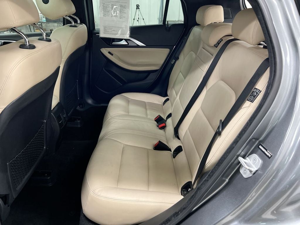 2017 INFINITI QX30 Premium