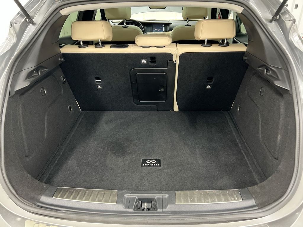 2017 INFINITI QX30 Premium