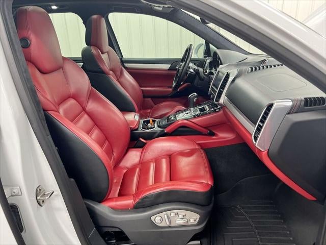 2016 Porsche Cayenne GTS