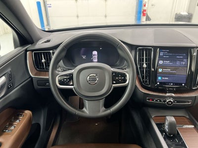 2023 Volvo XC60 B5 Plus Bright Theme