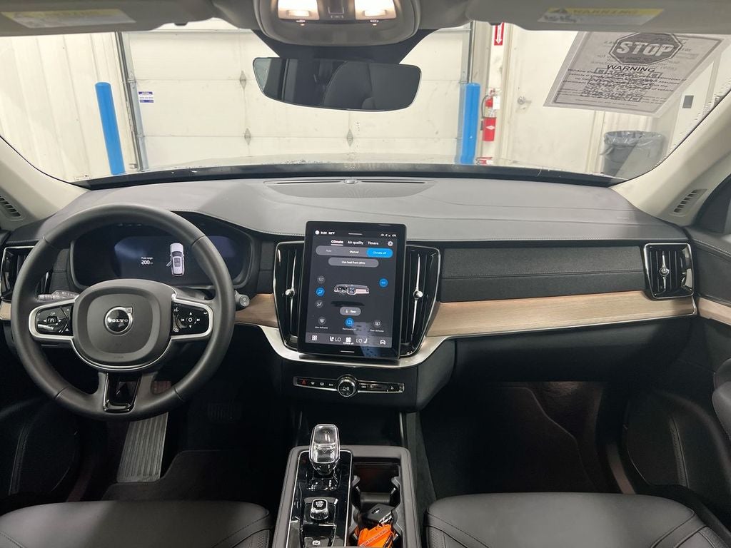 2025 Volvo XC90 B5 Core