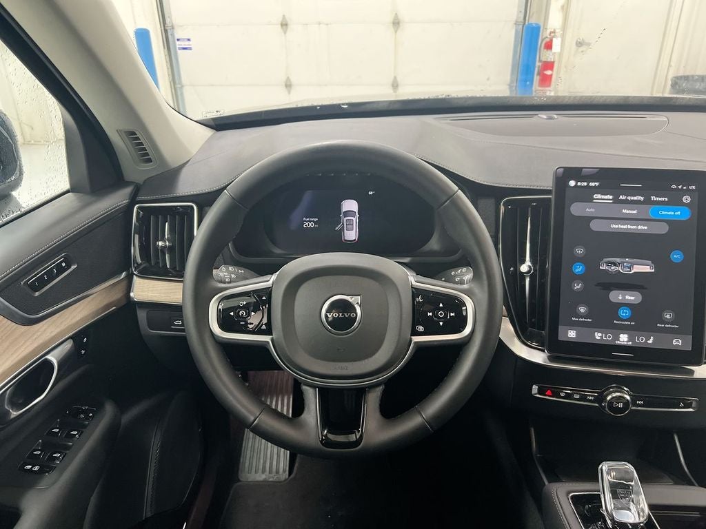 2025 Volvo XC90 B5 Core
