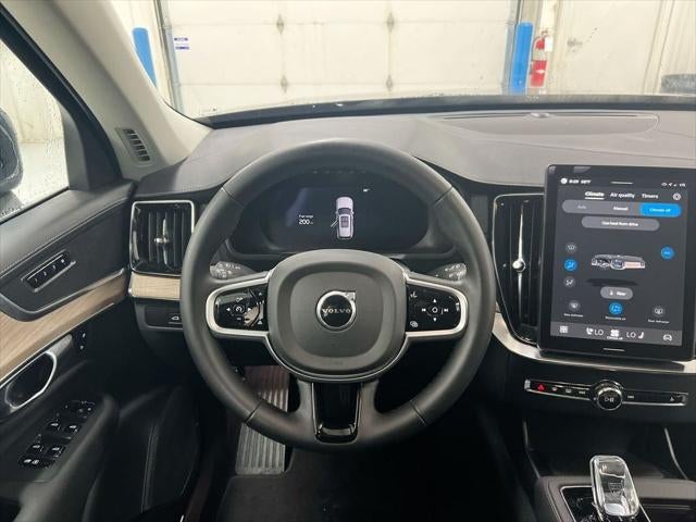 2025 Volvo XC90 B5 Core