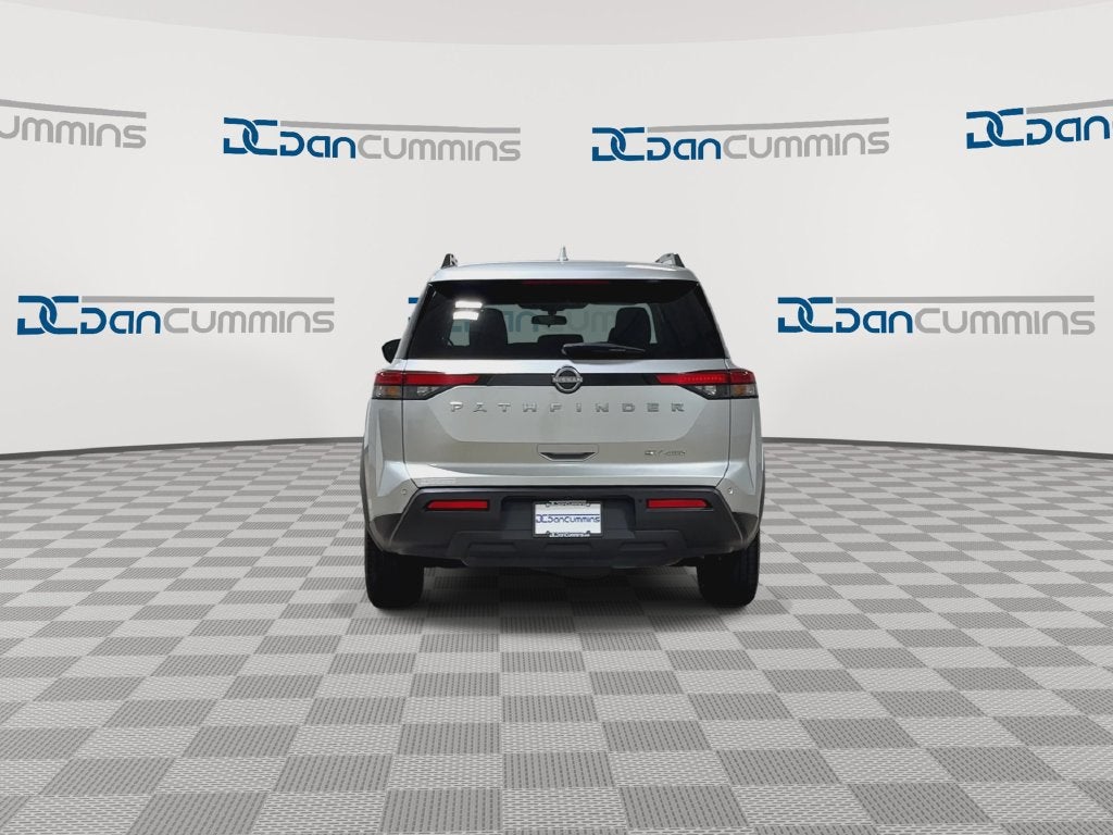 2024 Nissan Pathfinder SV