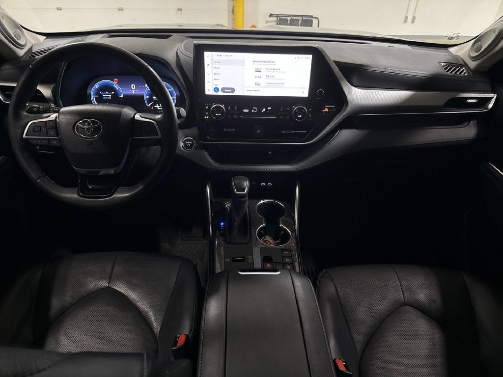 2023 Toyota Highlander Hybrid Platinum