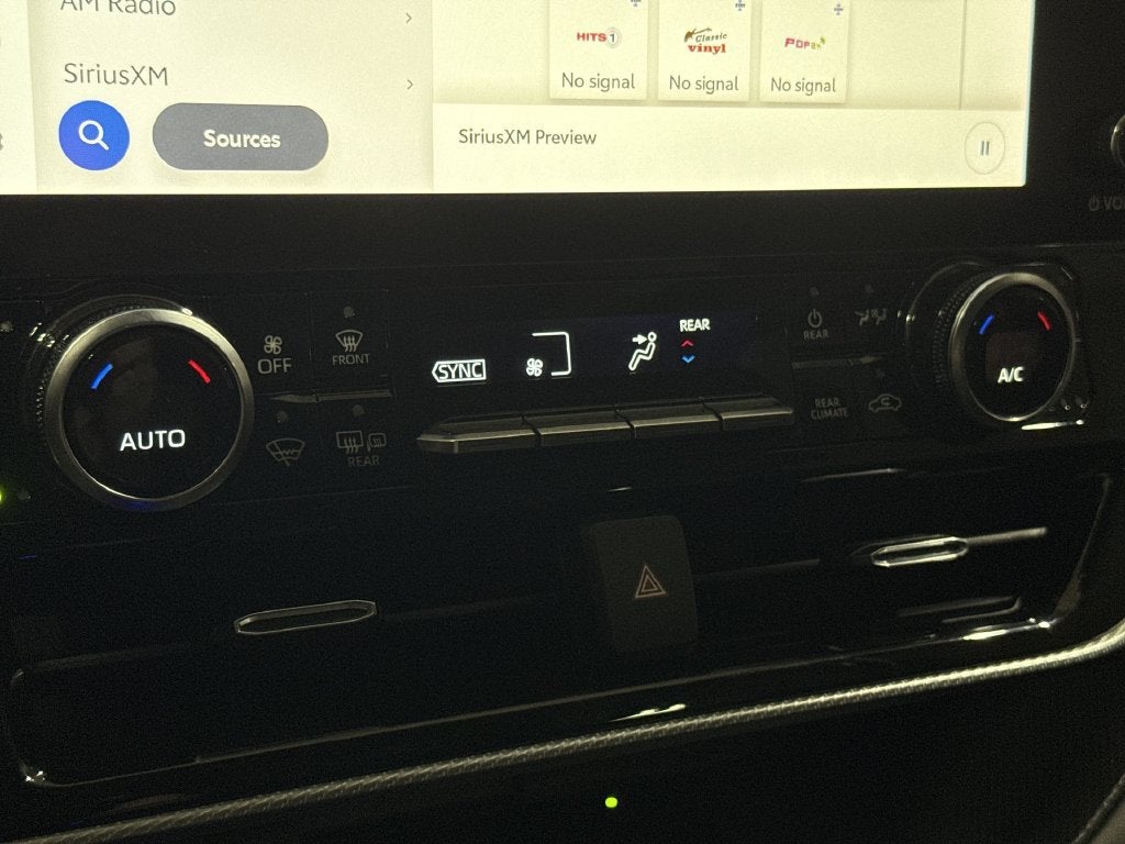 2023 Toyota Highlander Hybrid Platinum