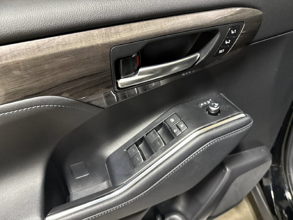 2023 Toyota Highlander Hybrid Platinum