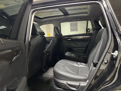 2023 Toyota Highlander Hybrid Platinum