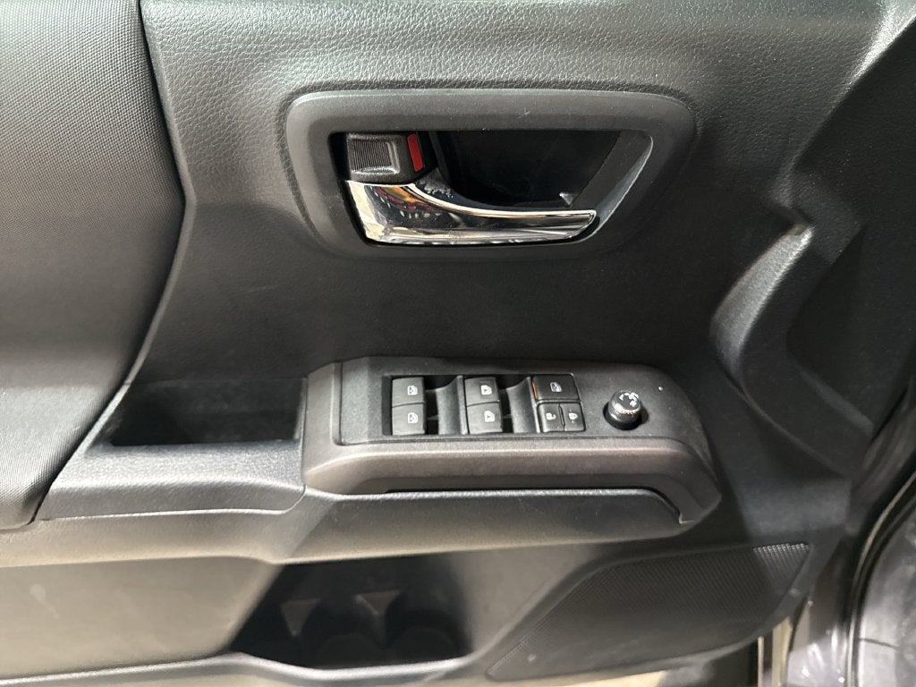 2016 Toyota Tacoma SR