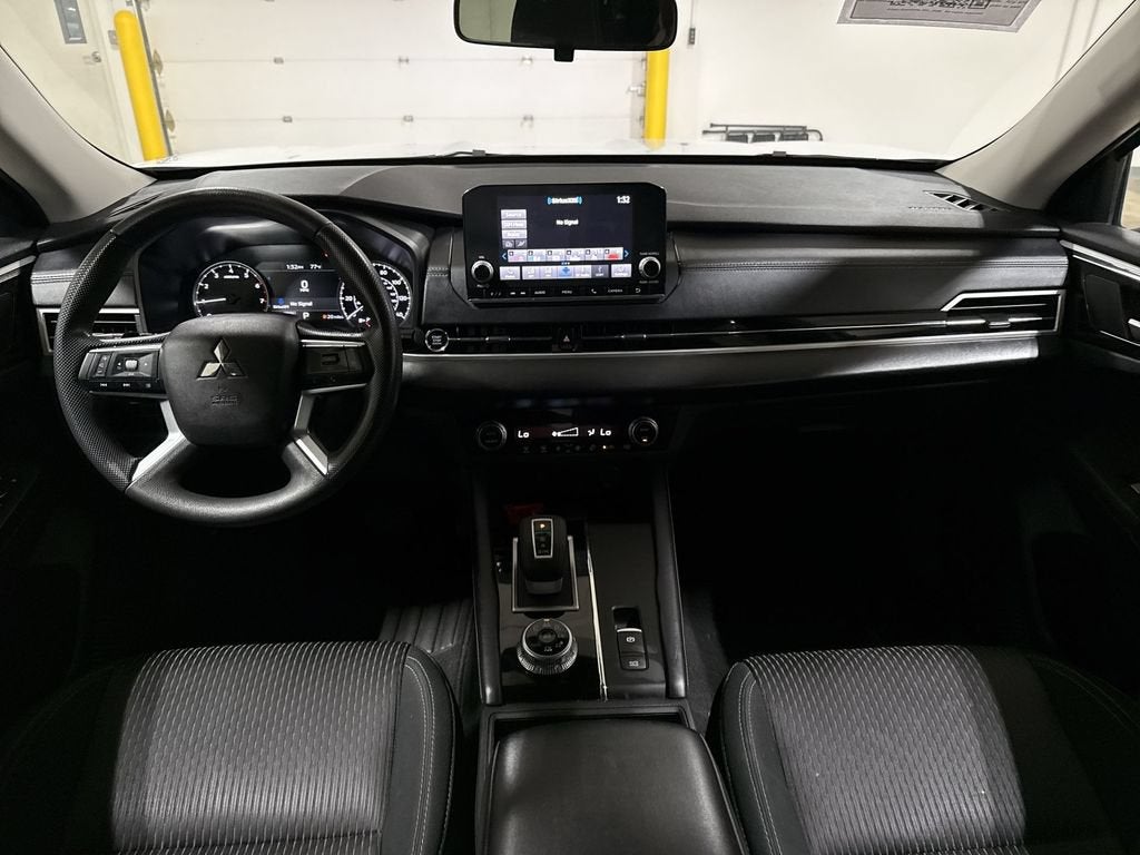 2024 Mitsubishi Outlander ES