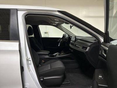 2024 Mitsubishi Outlander ES