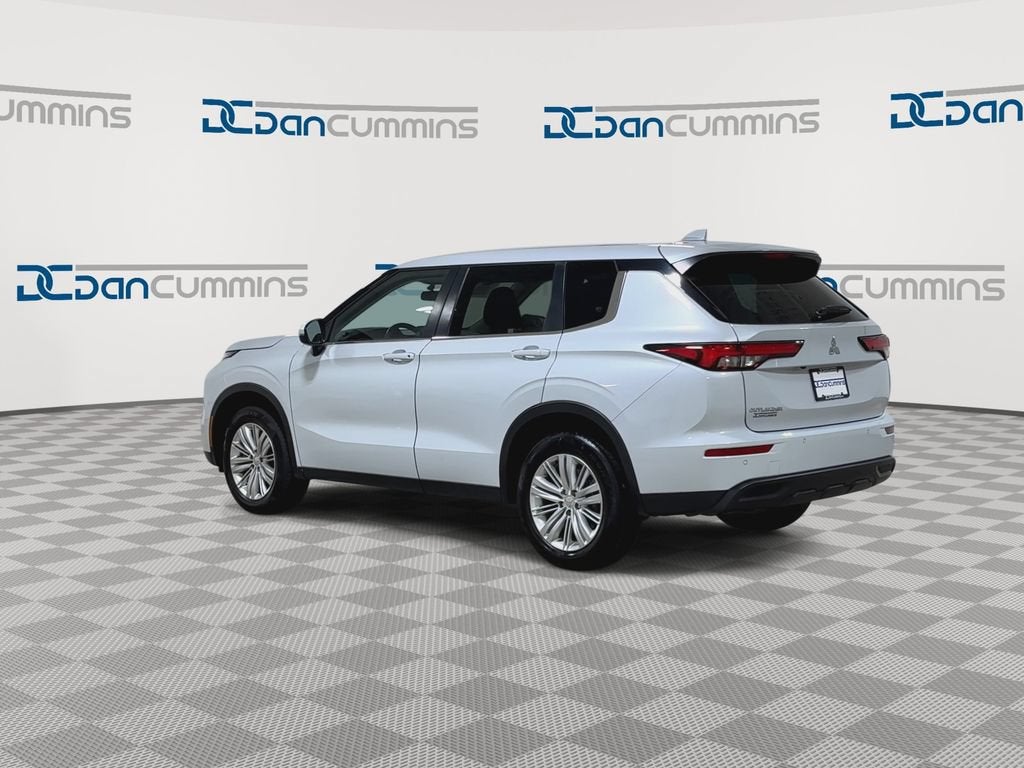 2024 Mitsubishi Outlander ES